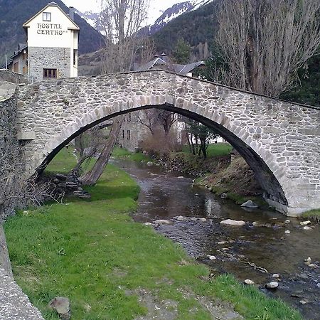 Hostal Centro Sallent De Gallego Bagian luar foto