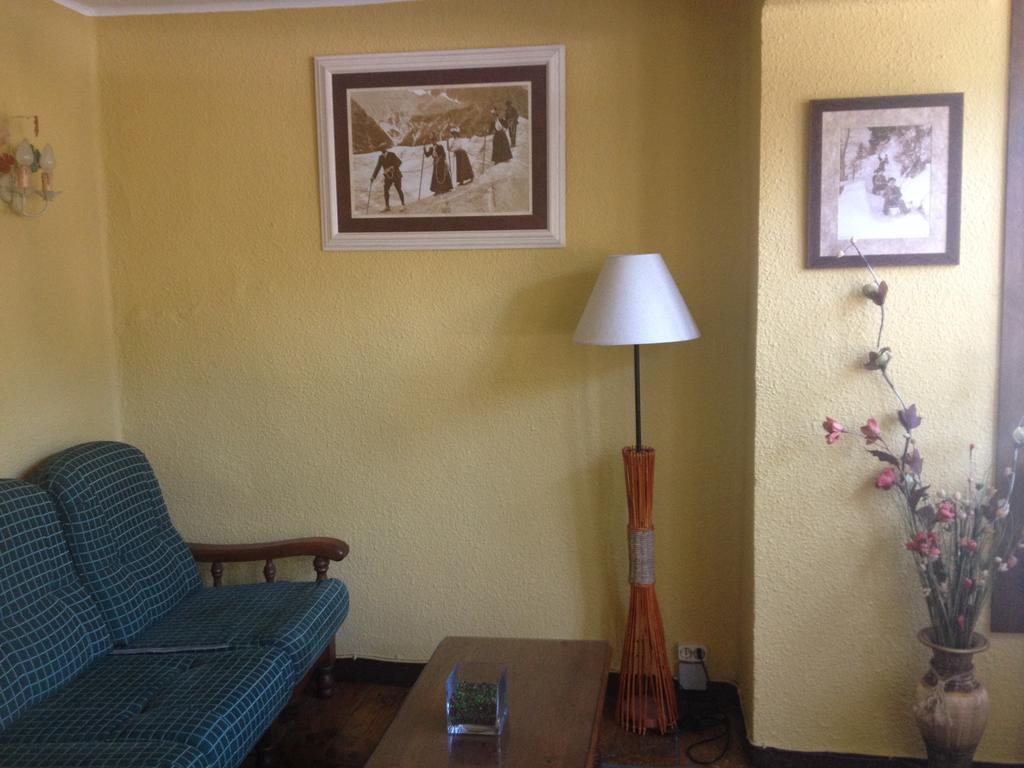 Hostal Centro Sallent De Gallego Bagian luar foto