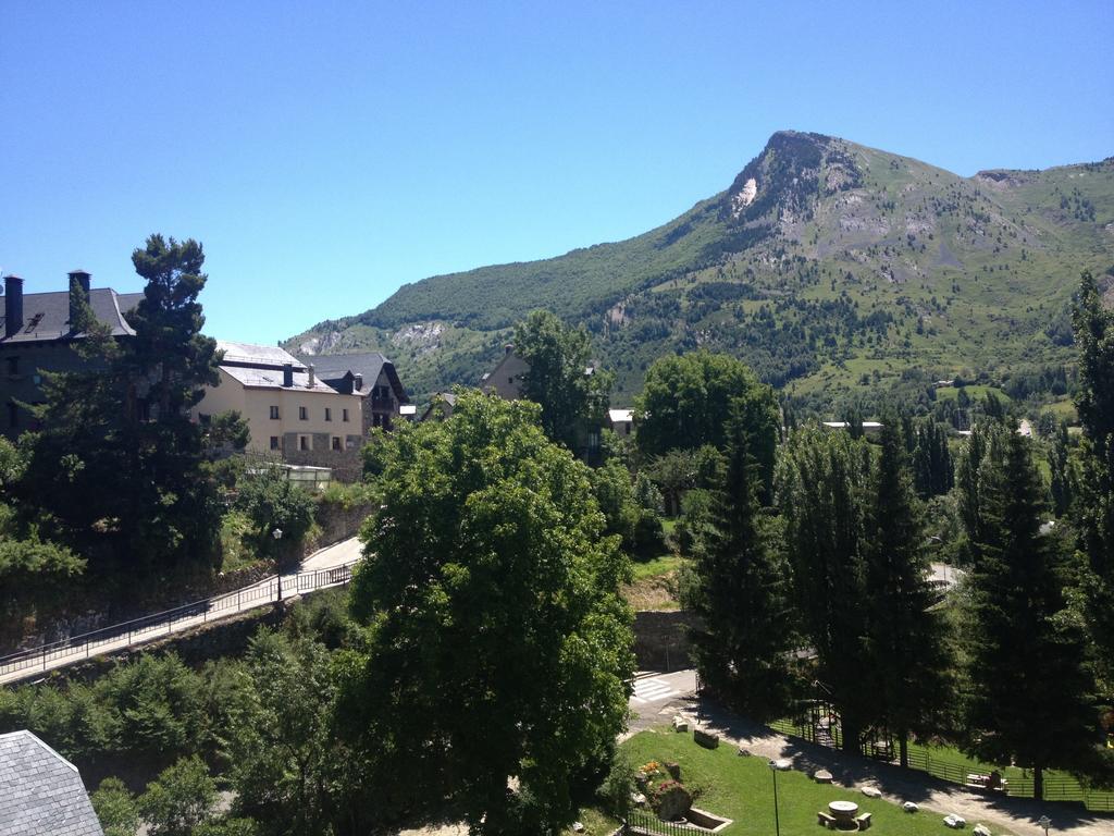 Hostal Centro Sallent De Gallego Bagian luar foto
